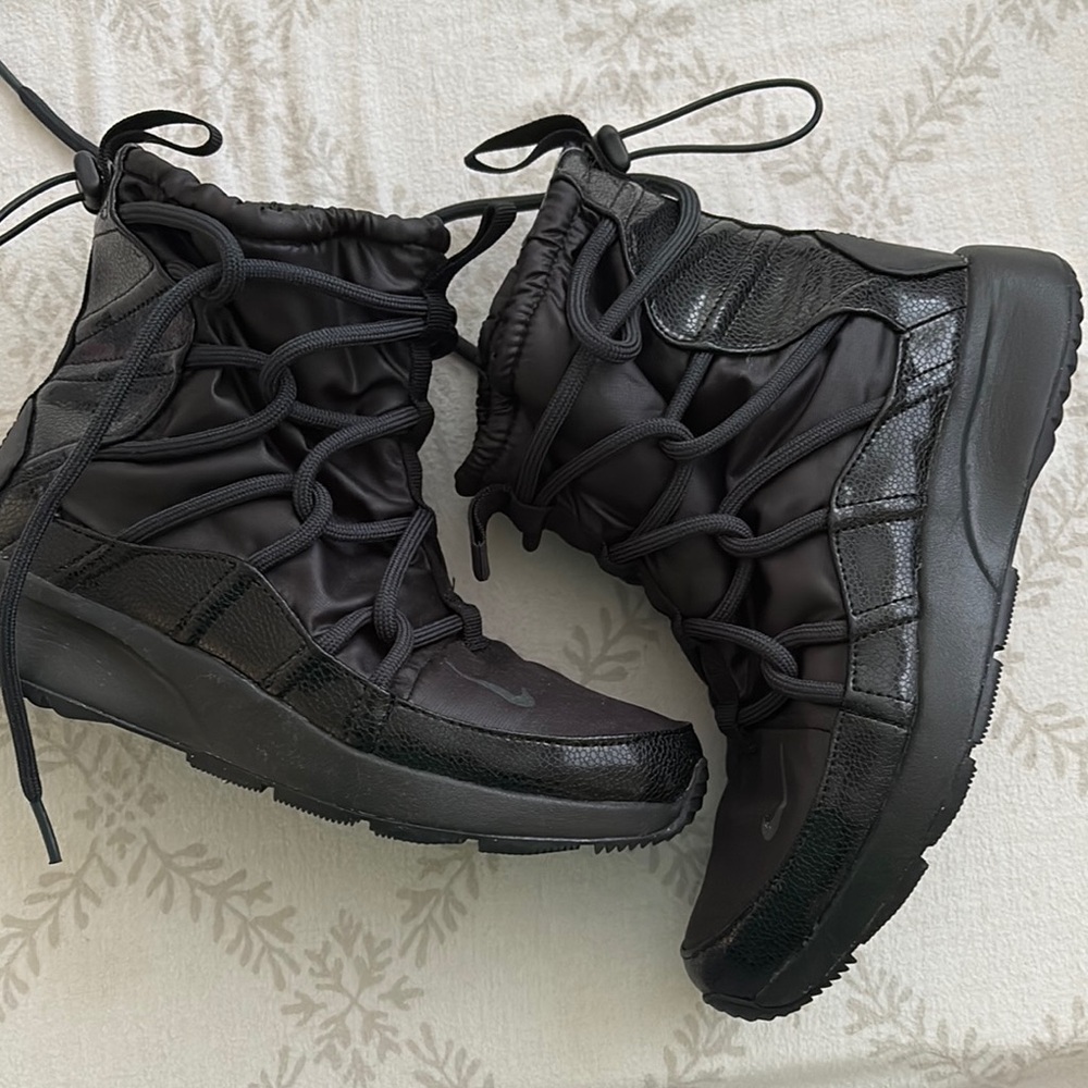 Nike Women's Black High-Top Sneakers